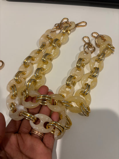 Teleo-  Bag Charm| Cowrie